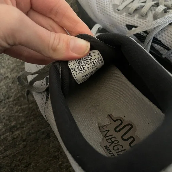 Brooks Mens Revel 6 White Running Shoes Sneakers Size 9 grey black - Picture 12 of 12